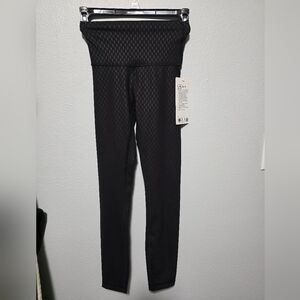 Brand new with tags Lululemon Wunder Train High-Rise Tight 25" leggings.